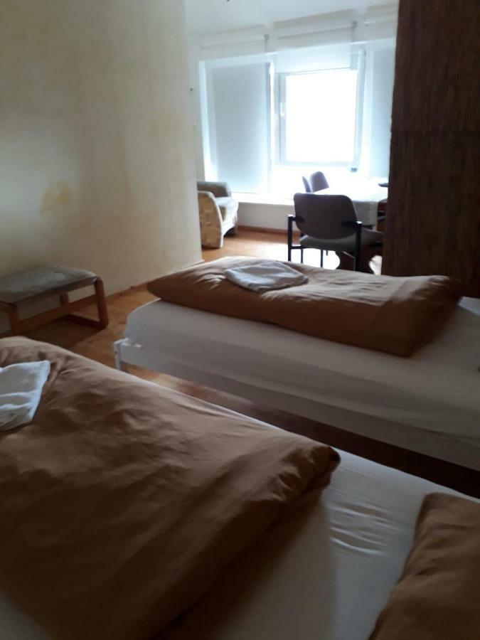 Gaestehaus Gl Ellwangen Bagian luar foto