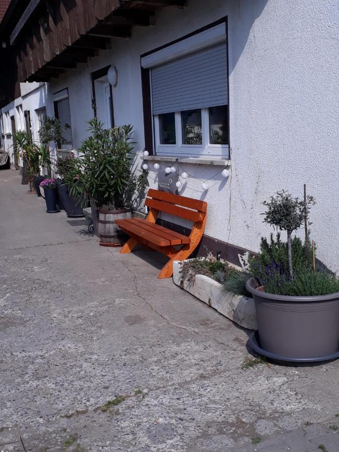 Gaestehaus Gl Ellwangen Bagian luar foto